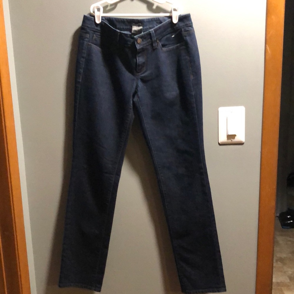 BRAND NEW WOMANS JEANS SIZE 4! NWOT! NEVER WORN! SMOKE FREE HOME!